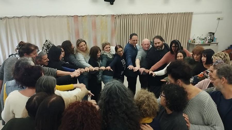 קבוצה גדולה בתרגיל ליכוד קבוצתי